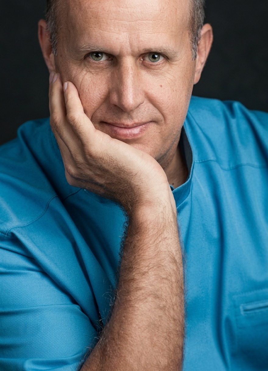 dr hab. n. med. Konrad Malinowski — chirurg ortopedyczny