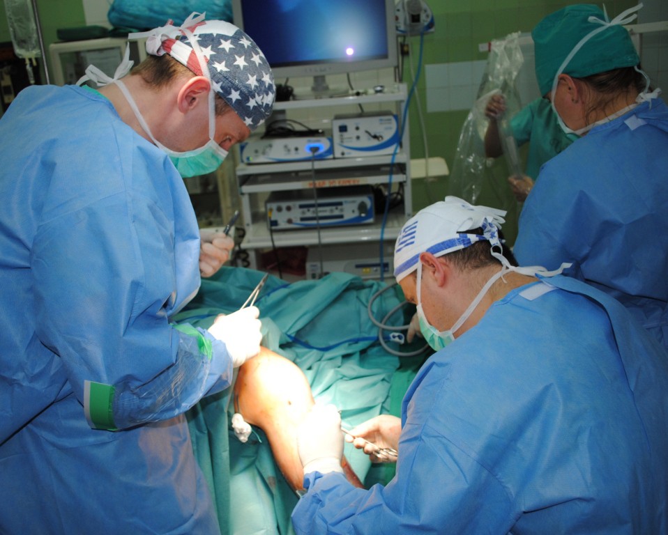 Zabieg artroskopowy kolana — dr hab. Konrad Malinowski